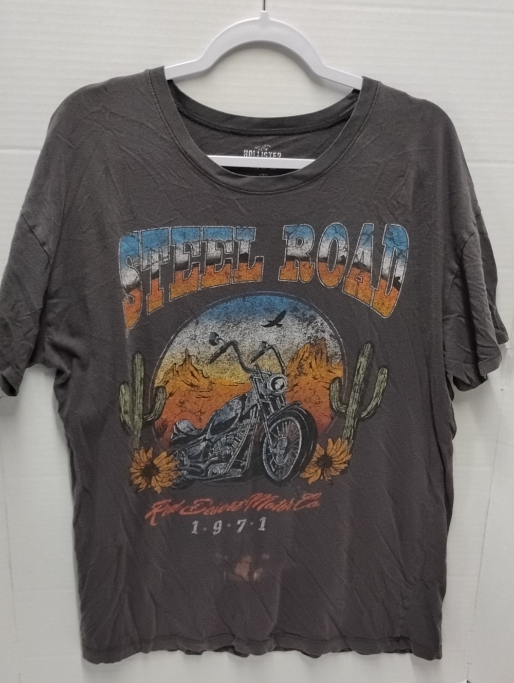 Hollister Charcoal 'Steel Road' Graphic Tee Red Desert Motor Co Medium